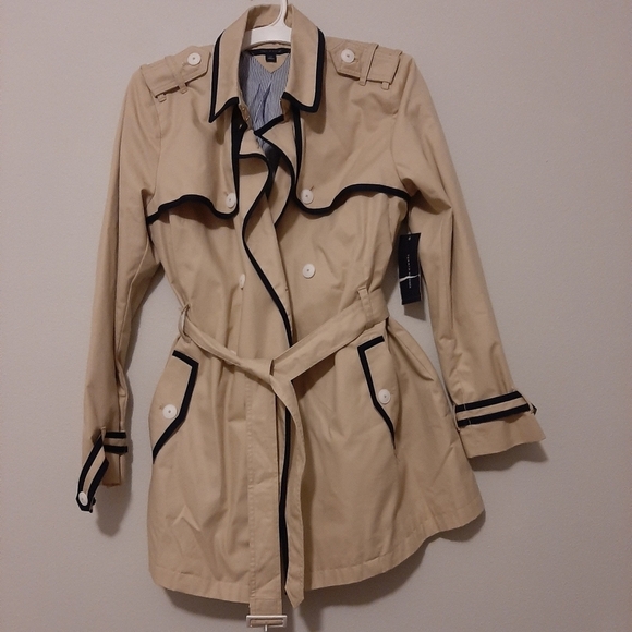 Tommy Hilfiger - Picture 2 of 7